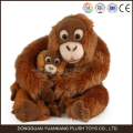 Singe accrochant peluche faite sur commande d&#39;animaux d&#39;orang-outan